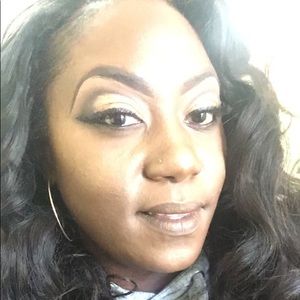 Meet your Posher, Bee